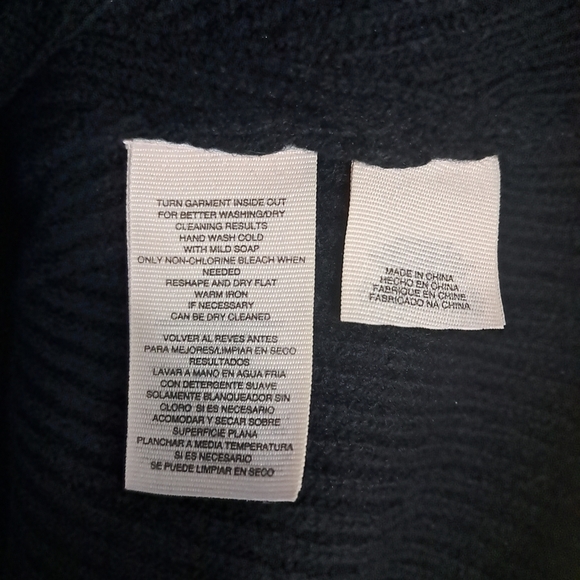 Rachel Roy knit skirt in classic black with a stylish front zip closure Fancy . - Picture 6 of 6